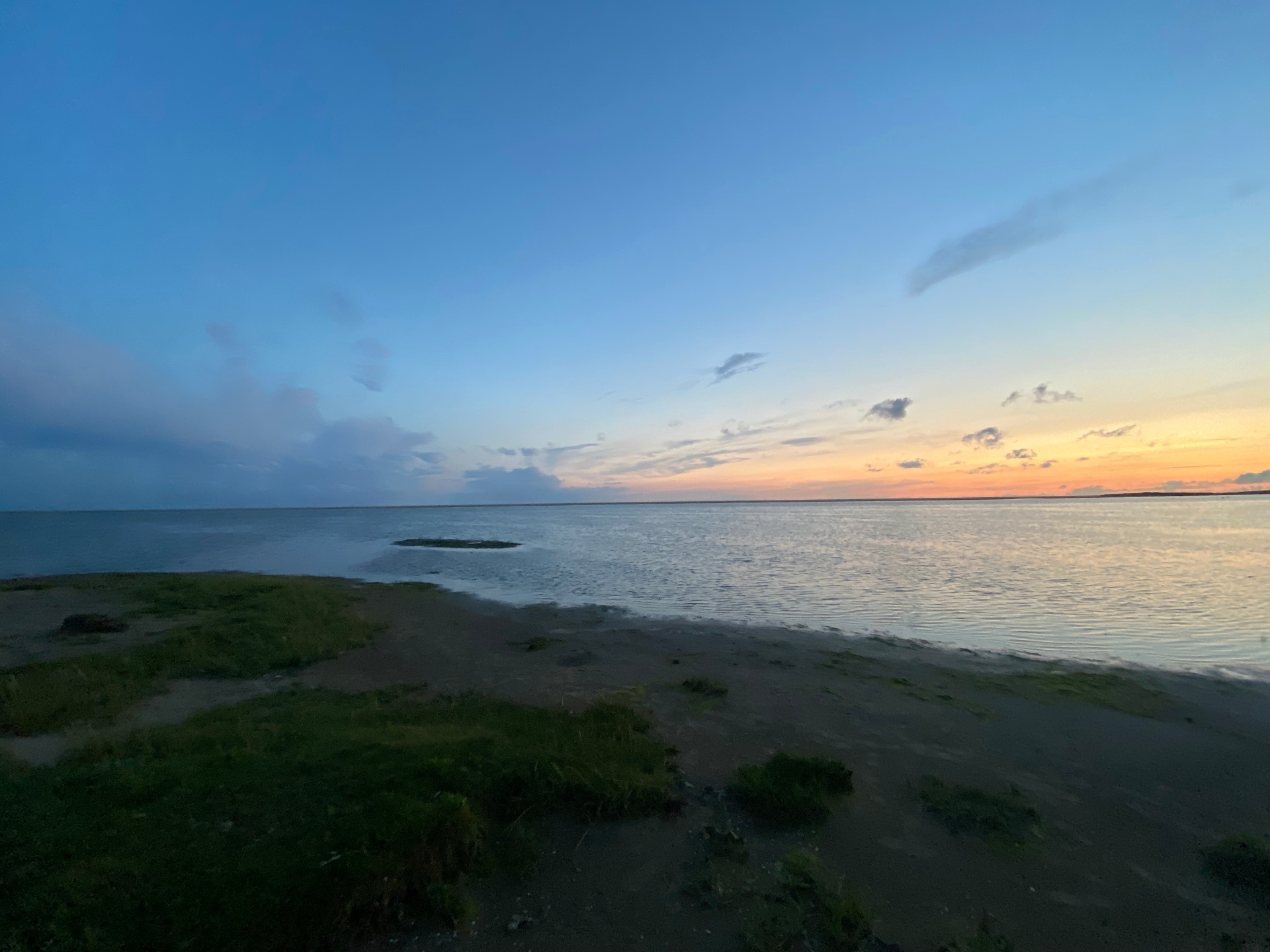 Watt und Himmel bei Husum im Abendlicht