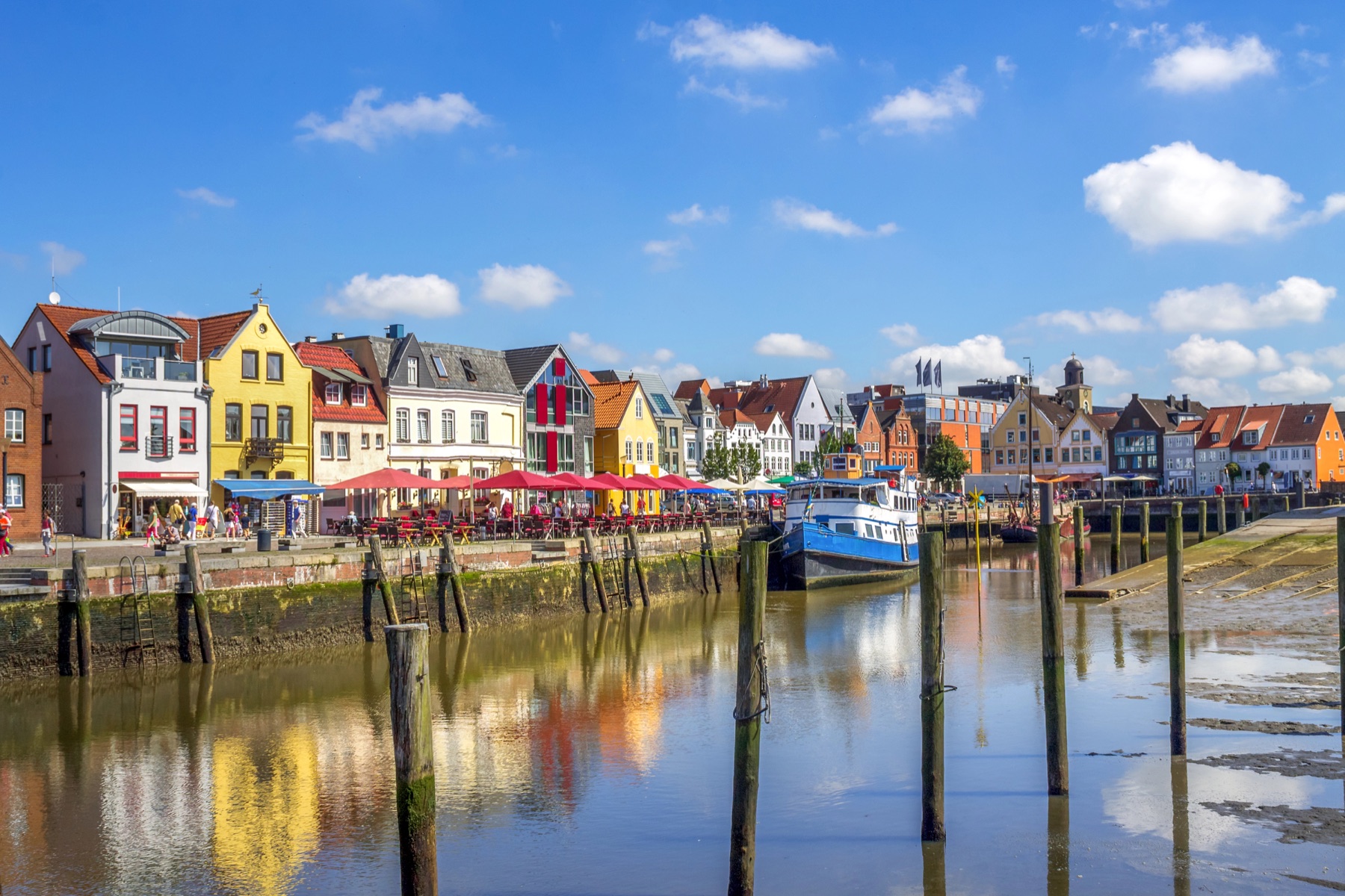Husumer Hafen mit bunten Häusern, Food Walk Wo Husum essen geht
